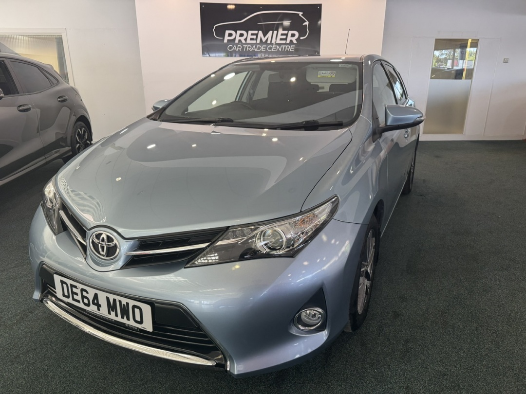 TOYOTA AURIS